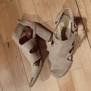 Naturalizer Women’s Size 7 Beige Peep-Toe High Heeled Shoes